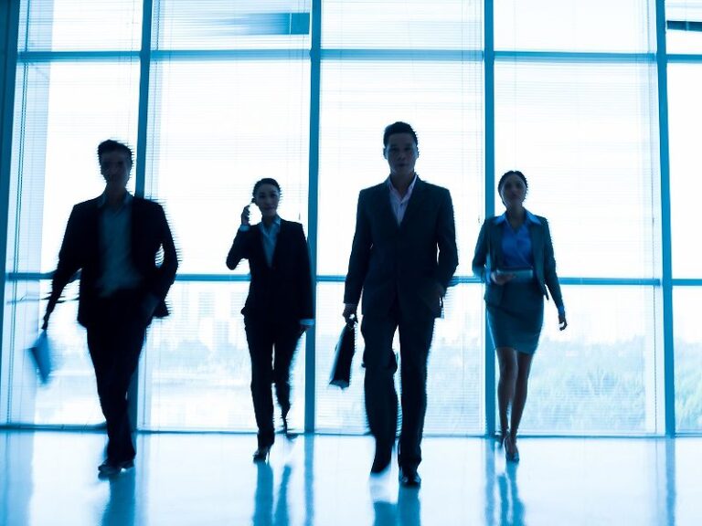 Chọn Công Ty Môi Giới Nhà Đất Uy Tín: Cẩm Nang Hữu Ích