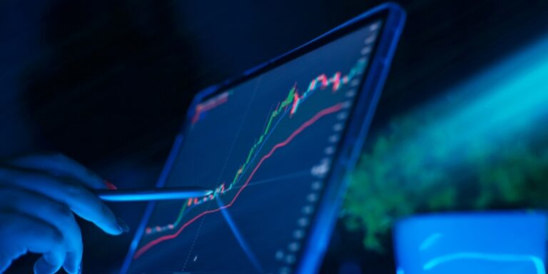 Chứng khoán phái sinh: Cơ hội đầu tư và chiến lược quản lý rủi ro hiệu quả