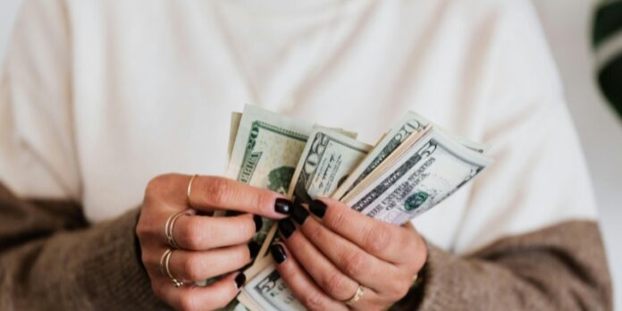 tien-nhan-roi-nen-lam-gi-1 Tiền nhàn rỗi nên làm gì để sinh lời hiệu quả và tiến tới tự do tài chính?